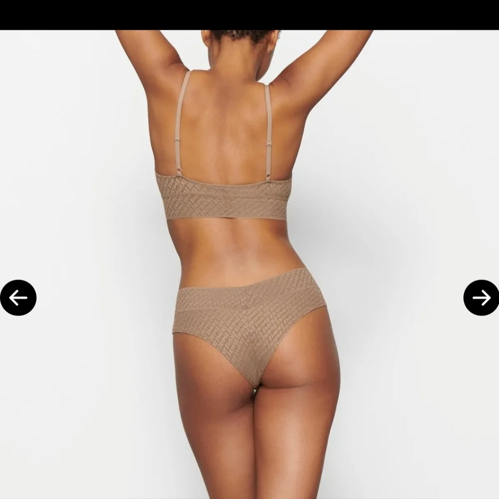 SKIMS LOGO MESH TRIANGLE BRALETTE;SIZE:SMALL